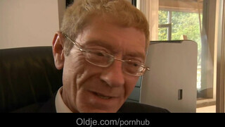 Korosodó dárda és a tini titkárnője