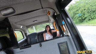 Fake Taxi - Szívdöglesztő latina kis csajt kúr a taxis