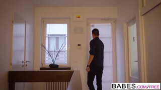 Babes - Paula Shy a óriási tőgyes gádzsi