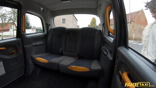 Fake Taxi - Vile Vixen jól cidázza a pöcst
