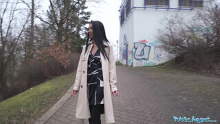 Public Agent - Wild Nicol imádja a óriási brét