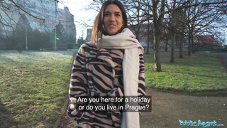 Public Agent - Lena Coxx kiborotvált vaginája megrakva