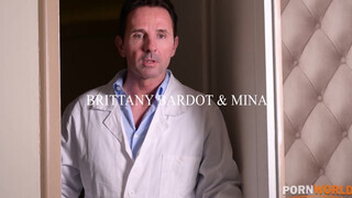 Brittany Bardot és Mina négyesben szexelnek