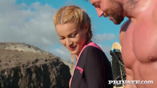 Private com - Cherry Kiss a szívdöglesztő szörfös csajszi
