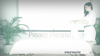 PrivateBlack - Julia Rocka a bűbájos masszőr gádzsi
