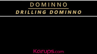 Karups - Dominno a termetes kannás milf