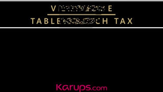 Karups - Vicky Love benyeli a péniszt