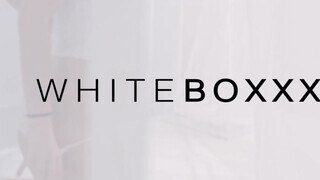 WHITEBOXXX - Fiatal maca játszik a puncijával
