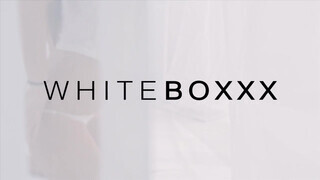WHITEBOXXX - Eveline Dellai hátsó bejáratba reszelve