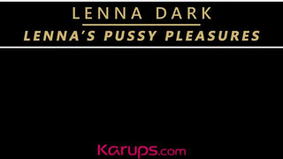 Lenna Dark egy gigászi dildóval peckezik