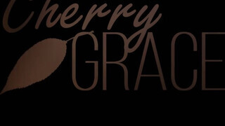 Cherry Grace bájos fehérneműben