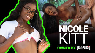 Mofos - Nicole Kitt a vadító hatalmas didkós barna nőci