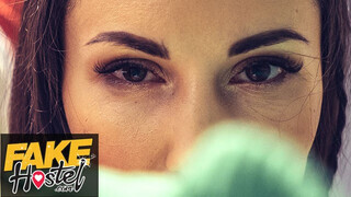 Fake Hostel HD - Lilu Moon a kívánatos orosz bige