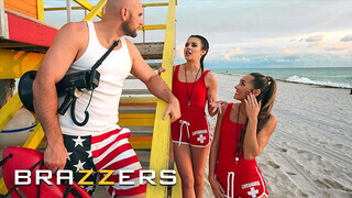 BRAZZERS - MacKenzie Mace és Kylie Rocket a bájos vízimentő csajok
