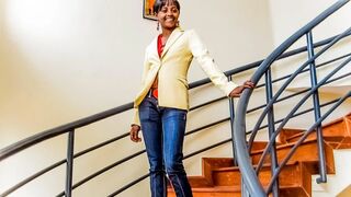 Néger amatőr casting forgatás irodai fotózásra keményen megbassza a óriási faszú producer