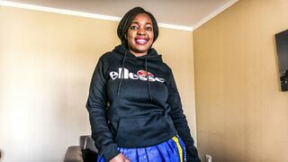 Afrikai iskolás gádzsi munkát keres a tanulmányaihoz