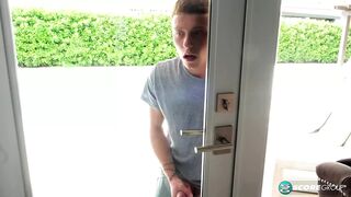 Csinos Sierra Nevadah kupakol egy tinédzser kukkolóval