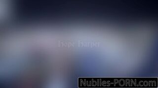 Kettő apró német fiatal megosztja a szörnyű hímvesszőt