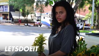 Aranyos csoki milf selena gomez mélyen kefélve latin amerikai nunában