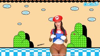 Sisi Rose méretes fenekű cosplayje super mario makerben bulkesz squirt órással