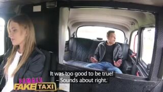 Tinédzser pasi gyorsan megdugja Angel Piaff szaftos kiborotvált puncáját a hamis taxiban