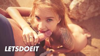 Angel Piaff világos szőke csábítója zsíros falloszt szopogatóan a tengerparton