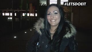 Mira grey német fekete céda keféli az idegent pénzért a buszon