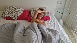Fullos csóka megbassza a haver feleségét, miután az lelépett, és pov videót készít neki