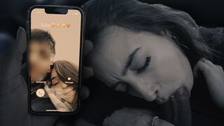 Zsenge csajszi megcsalja a pasiját és szopja a nagy pöcst