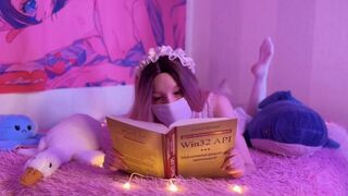 Apró fiatal nőcit teleélvezik a tökéletes seggén