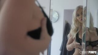 Termetes Didkós Világos Szőke Milf Mélytorok Akcióban a Cherry Pimps Csatornán